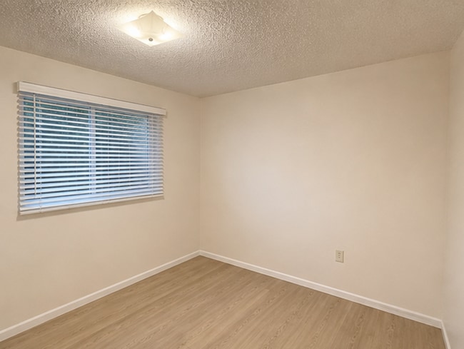 Building Photo - 916 S 6800 E