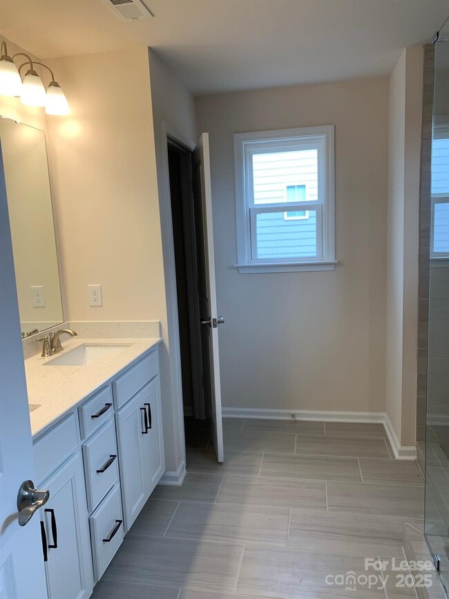 Building Photo - 23042 Clarabelle Dr