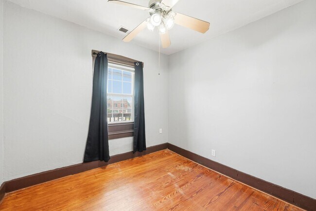 Building Photo - 511 Schirmer St
