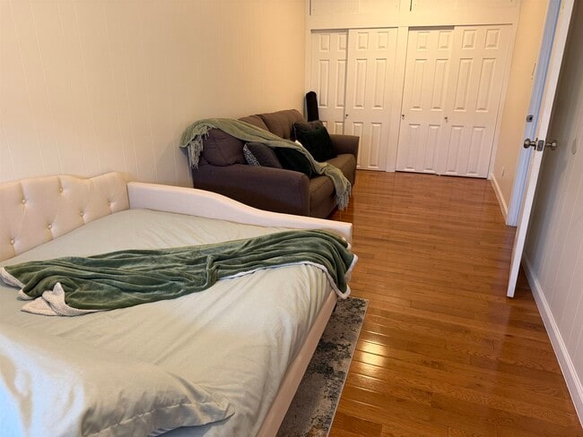 Building Photo - 72 Reservoir Ave