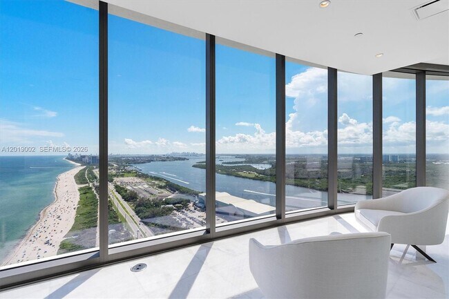 Building Photo - 15701 Collins Ave
