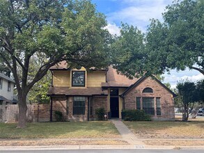 Building Photo - 306 Applewood Dr