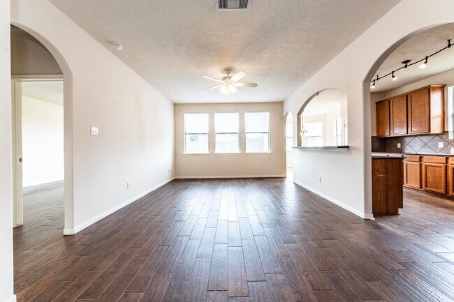 Building Photo - 913 Boxelder Pointe