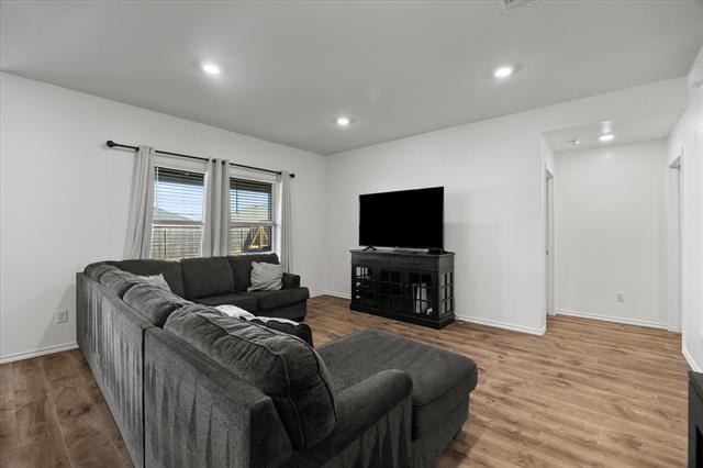 Building Photo - 701 Saddle Oak Ln