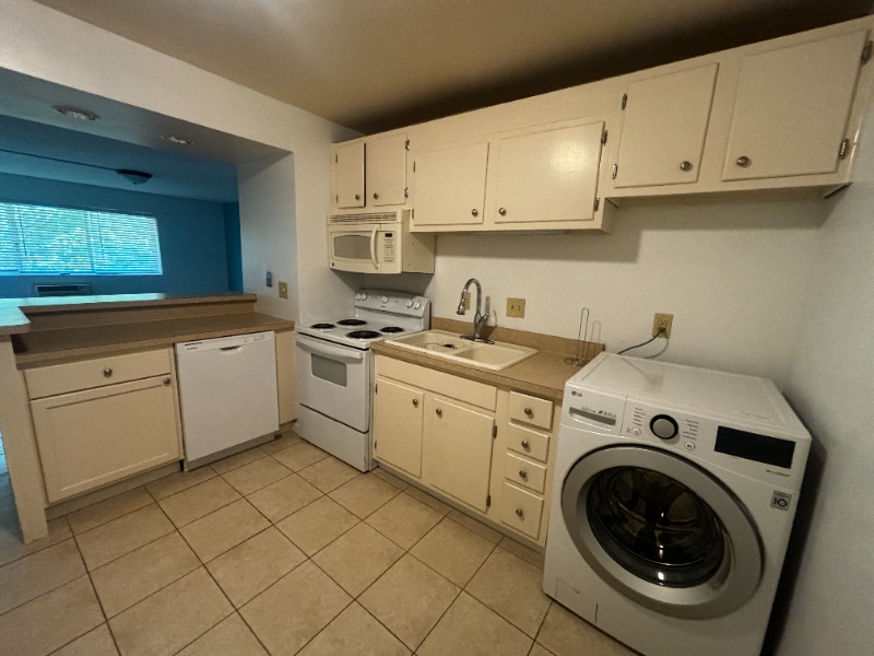 Building Photo - 756 W Kilgore Rd