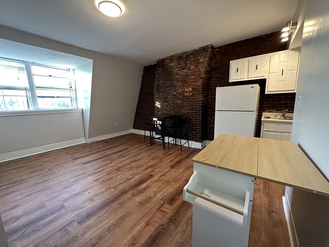 Building Photo - 658 Tremont St