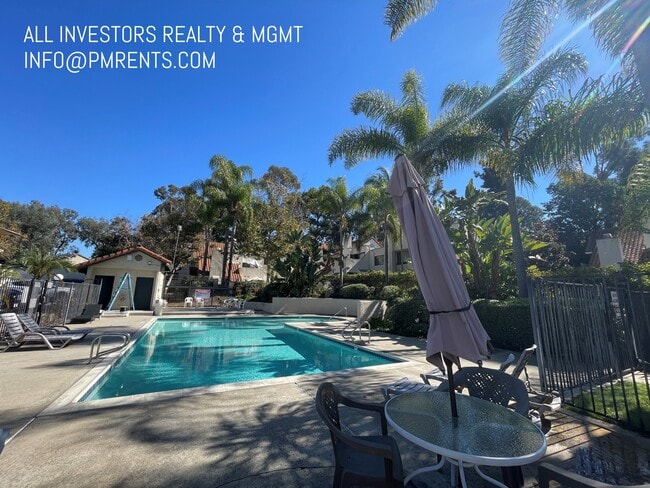 Building Photo - 313 N Melrose Dr