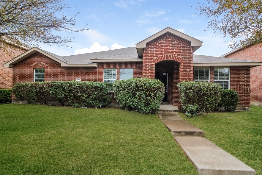 Primary Photo - 1914 Palma Pita St