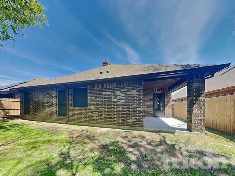 Building Photo - 313 Lucky Landing Dr