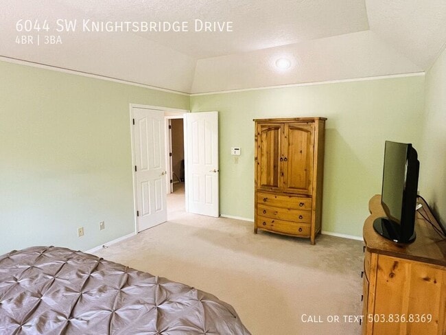 Building Photo - 6044 SW Knightsbridge Dr