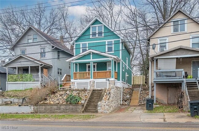 Building Photo - 682 Brown St