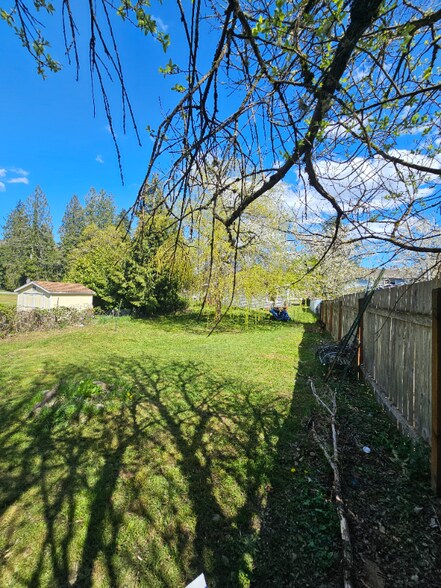 Building Photo - 757 Main Ave