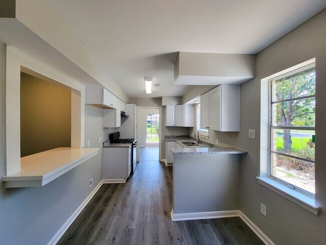 Building Photo - 3919 Hickok Ln