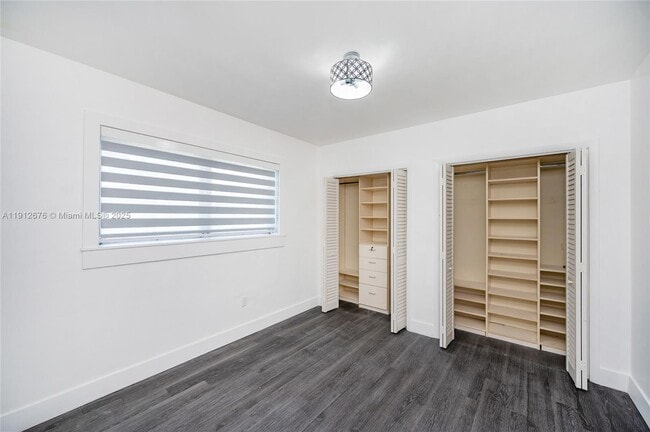 Building Photo - 1706 S Le Jeune Rd