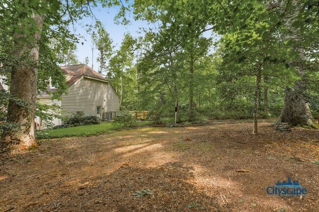 Building Photo - Swanky Brandermill Contemporary Home available NOW