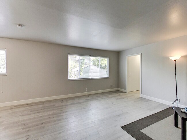 Building Photo - 1830 6th Ave