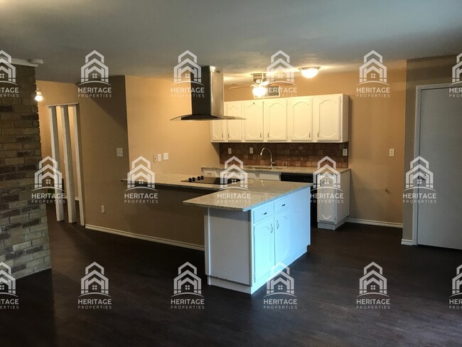 Building Photo - 2004 Newbury Dr