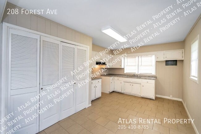 Building Photo - 208 Forest Ave