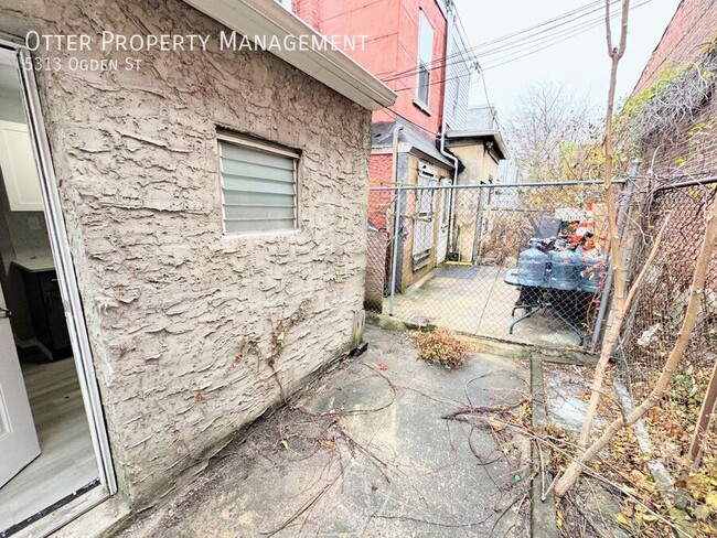 Building Photo - 2BR/1BA Sun-drenched West Philly Apt