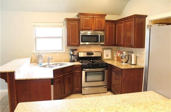 Building Photo - 2864 Vanike Dr