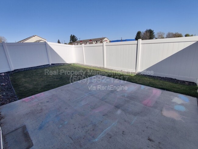 Building Photo - 5748 W Albany Pl