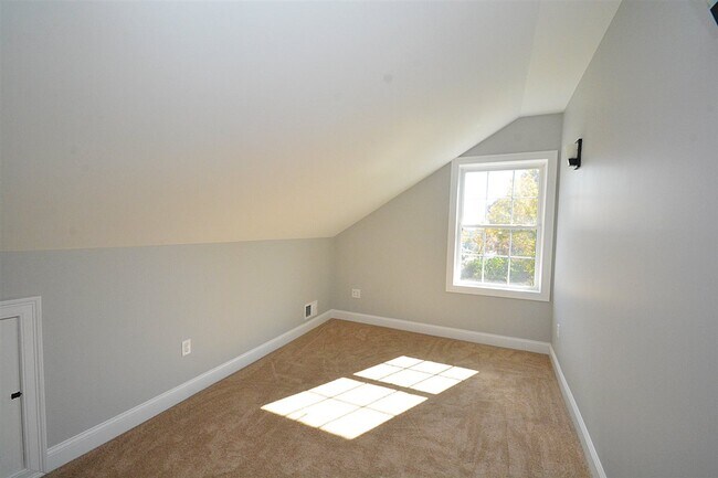 Building Photo - 53 1st NH Turnpike