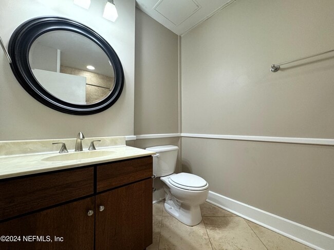 Building Photo - 1661 Riverside Ave