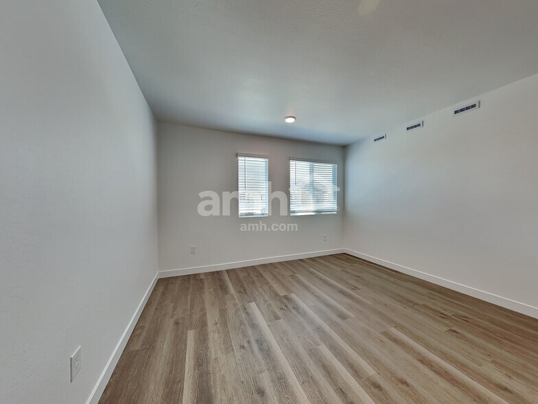 Building Photo - 4617 S 97th Dr