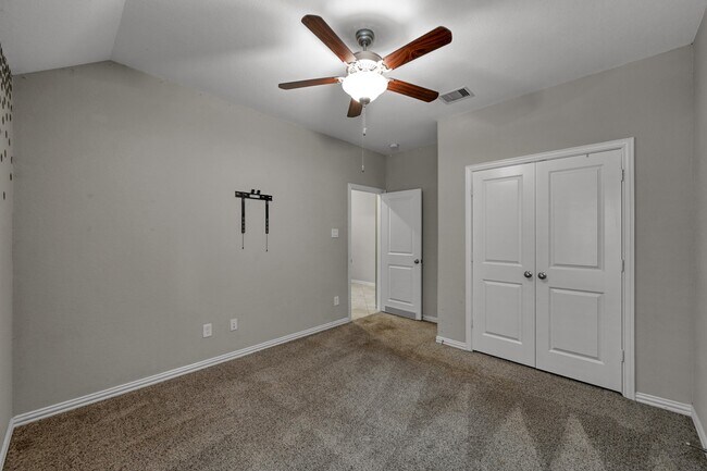 Building Photo - 122 S Bearkat Ct