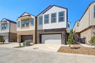 Building Photo - 2914 El Fenice Ln