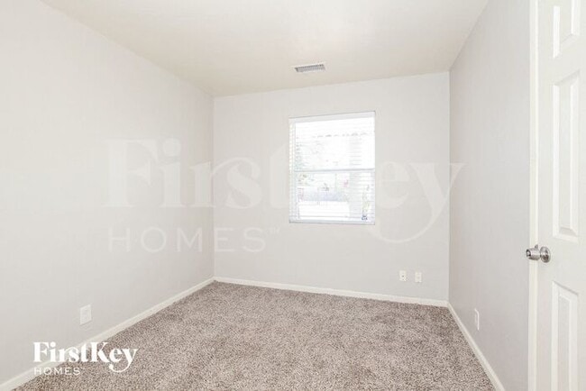Building Photo - 812 E Las Palmaritas Dr