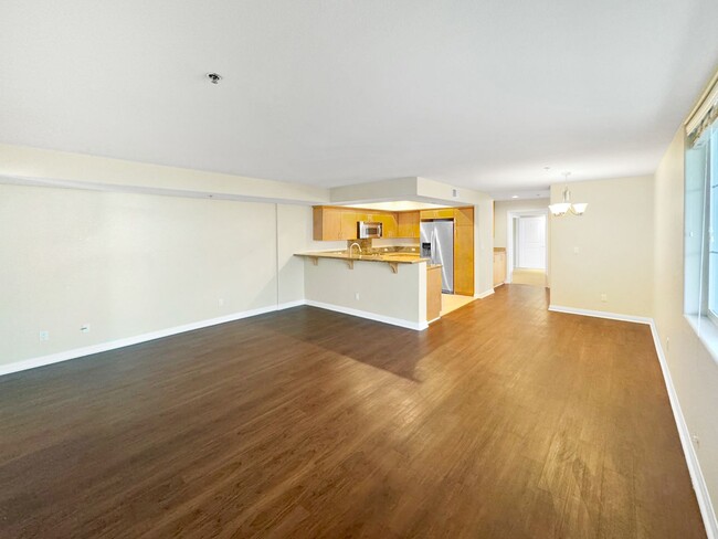 Building Photo - Stunning 2B/2BA Condo Blocks Away from the...