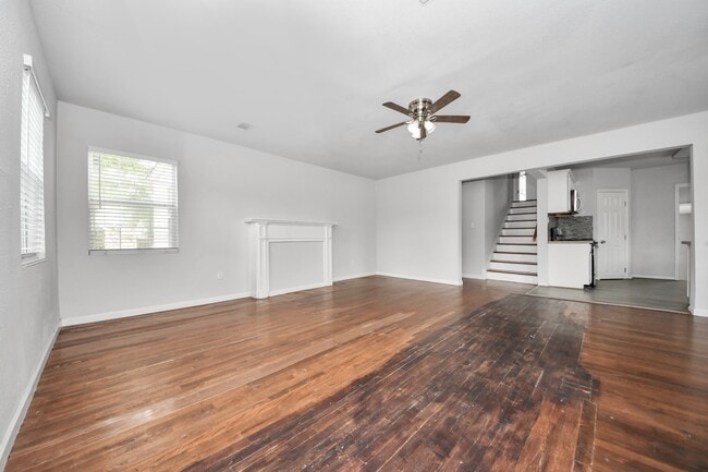 Building Photo - 7504 Elm St