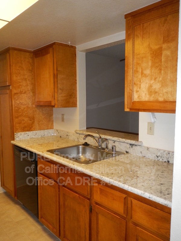 Building Photo - 5596 Makati Cir