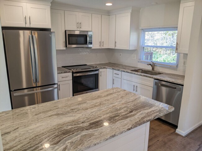 Building Photo - Renovated townhouse in established Frederick neighborhood ready now!