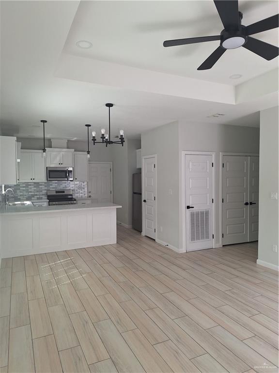 Building Photo - 10 N Clarence Ave