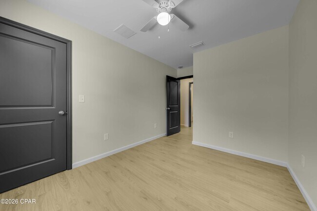 Building Photo - 122 N East Ave