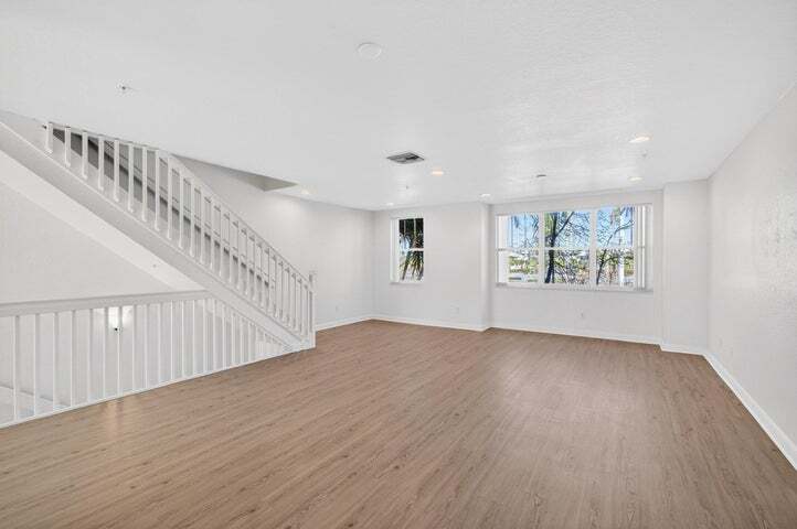 Building Photo - 770 Millbrae Ct