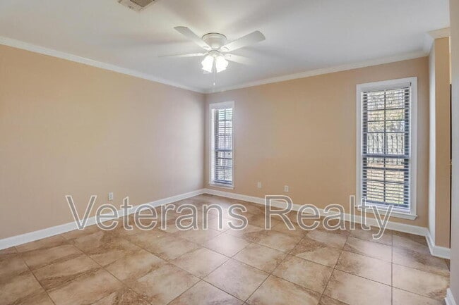 Building Photo - 2135 Baywood Dr