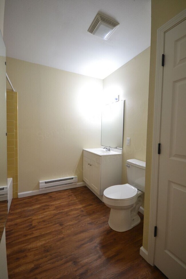 Building Photo - Longton Apartments