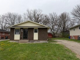 Building Photo - 2015 Val Vista Ct