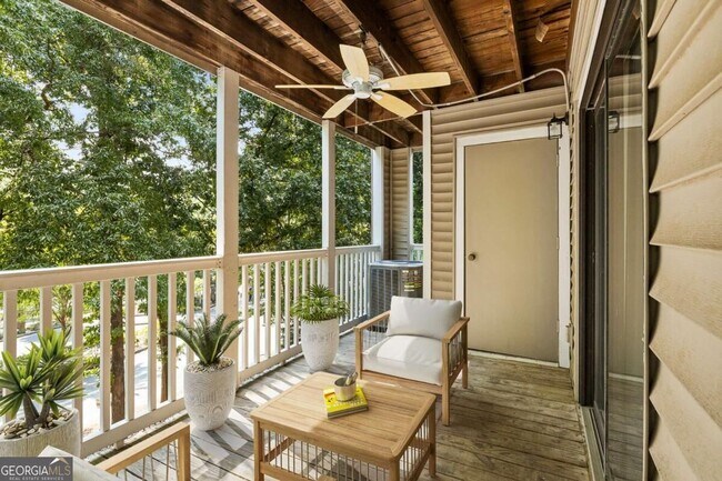 Building Photo - 611 Barrington Hills Dr