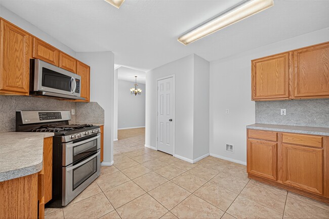 Building Photo - 16414 Sylvan Dale Dr