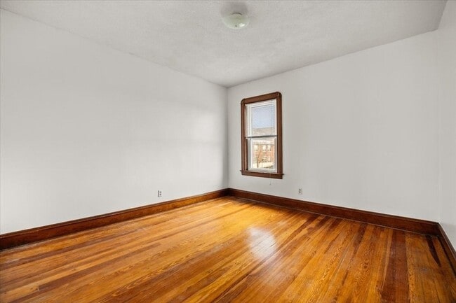 Building Photo - 576 Slade St