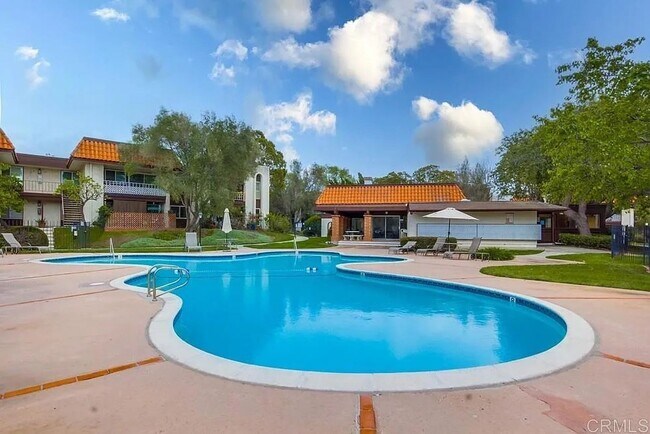 Building Photo - Fully Remodeled 2BR Condo with Designer Fi...