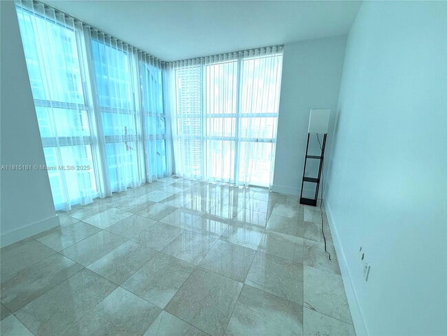Building Photo - 950 Brickell Bay Dr