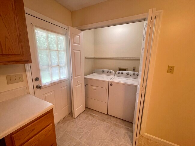 Building Photo - 7224 Howard Bennett Way