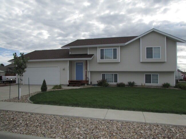 Primary Photo - 4 BEDROOM | 2 BATH | DOUBLE CAR GARAGE | R...