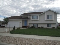 Building Photo - 4 BEDROOM | 2 BATH | DOUBLE CAR GARAGE | R...