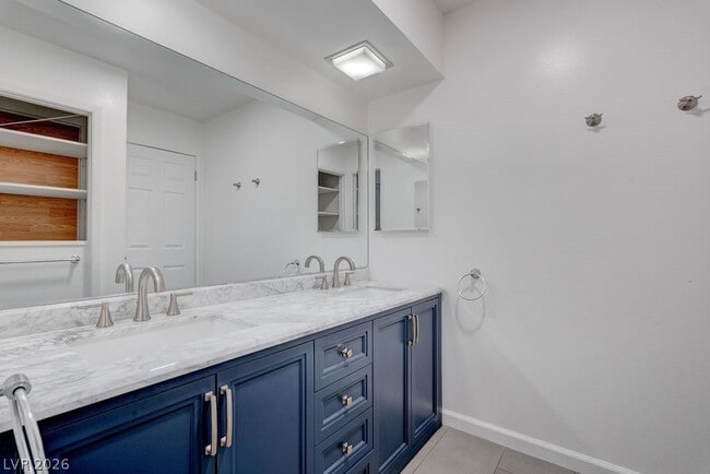 Building Photo - 1489 Santa Anita Dr